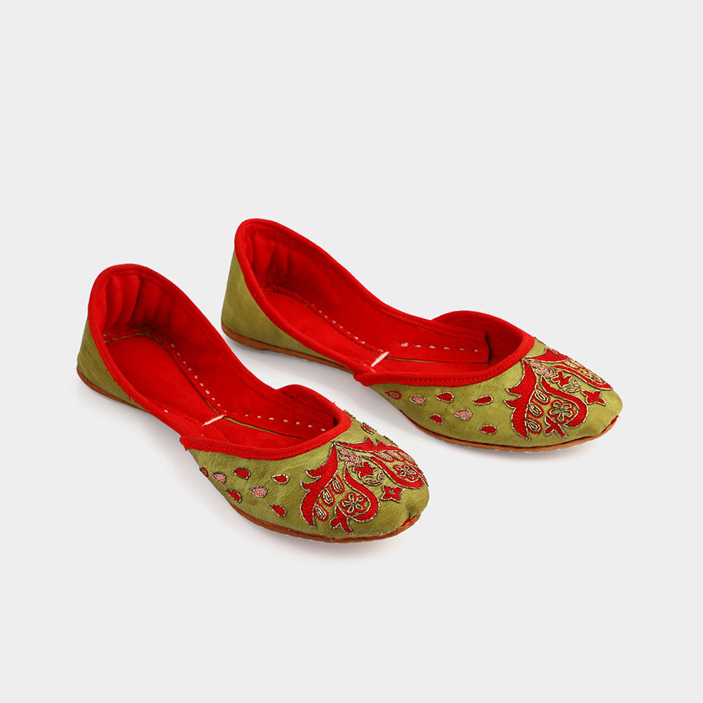 Embroidered green and red flats with bow detail from LK-000004 collection