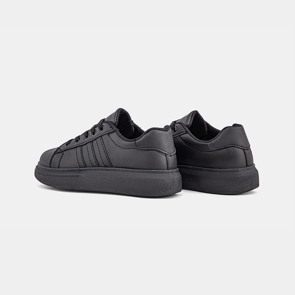 Black Lemis sneakers featuring a sleek design and cushioned sole, perfect for casual wear and everyday activities.